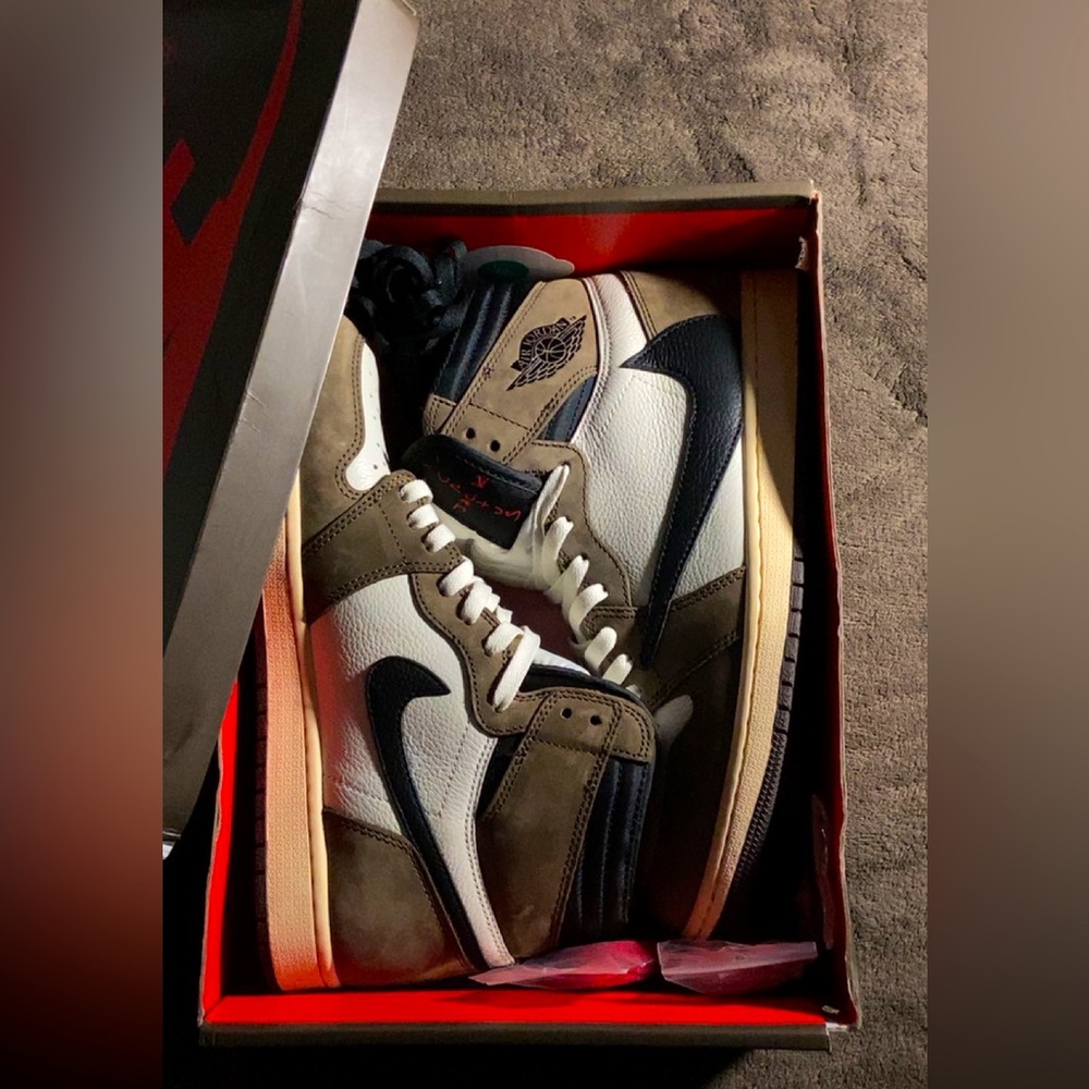 Travis Scott x Air Jordan 1 Retro High OG Mocha